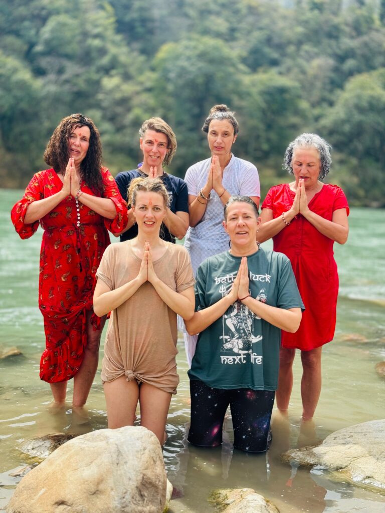 Nach einem energetischen Bad imin demheiligen Fluss  Ganges